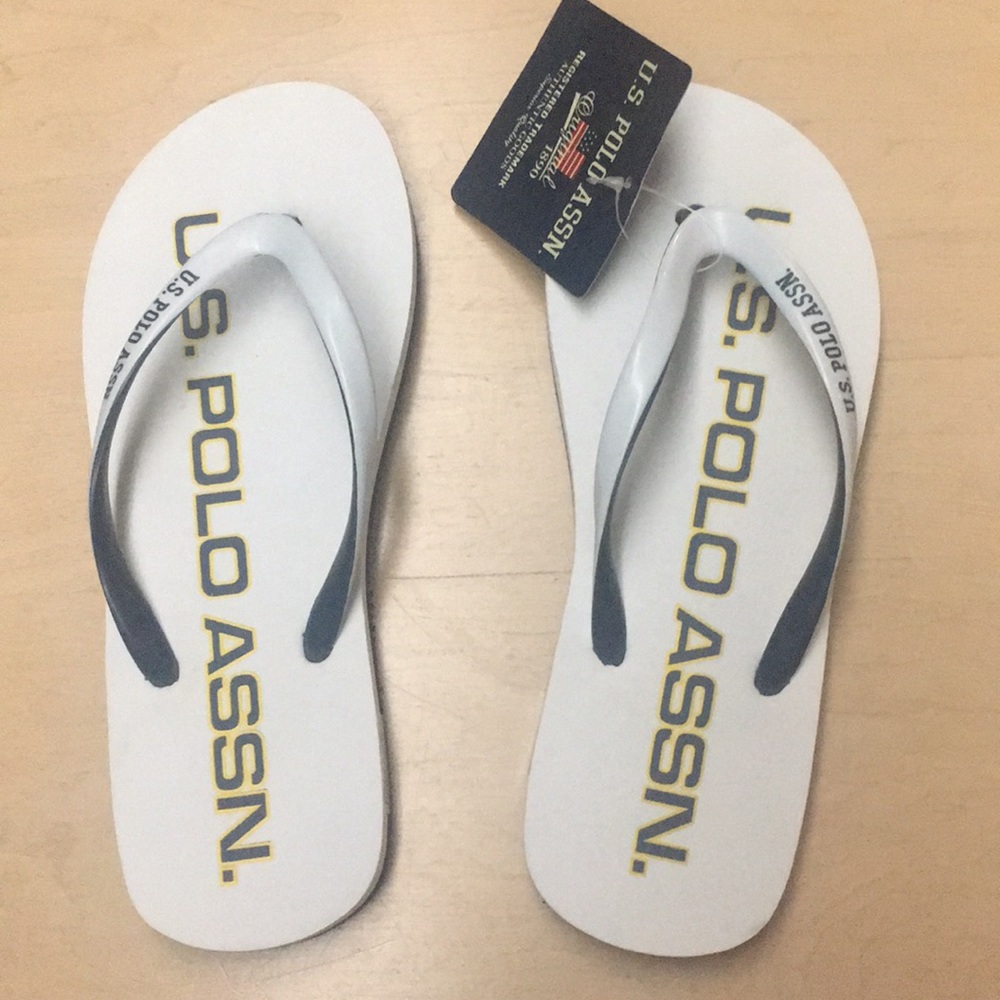 U.S. POLO ASSN. NWOT FLIP FLOPS SIZE 4